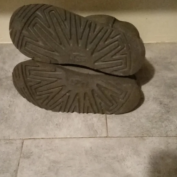 UGG boots size 3 - Picture 6 of 6